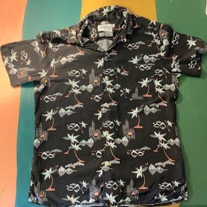 Modern Hawaiian men’s button down w/ pocket Small